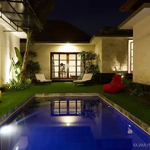 https://villa-nicola.ubudhotelsnow.com
