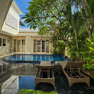 https://dwina-villa-kuta.hotelsseminyak.net